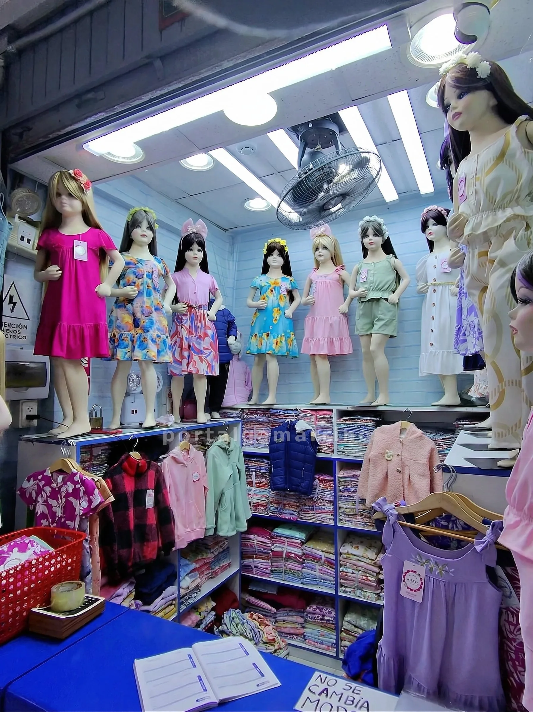 Tienda de ropa para niñas con vestidos y conjuntos — Galería San Gabriel