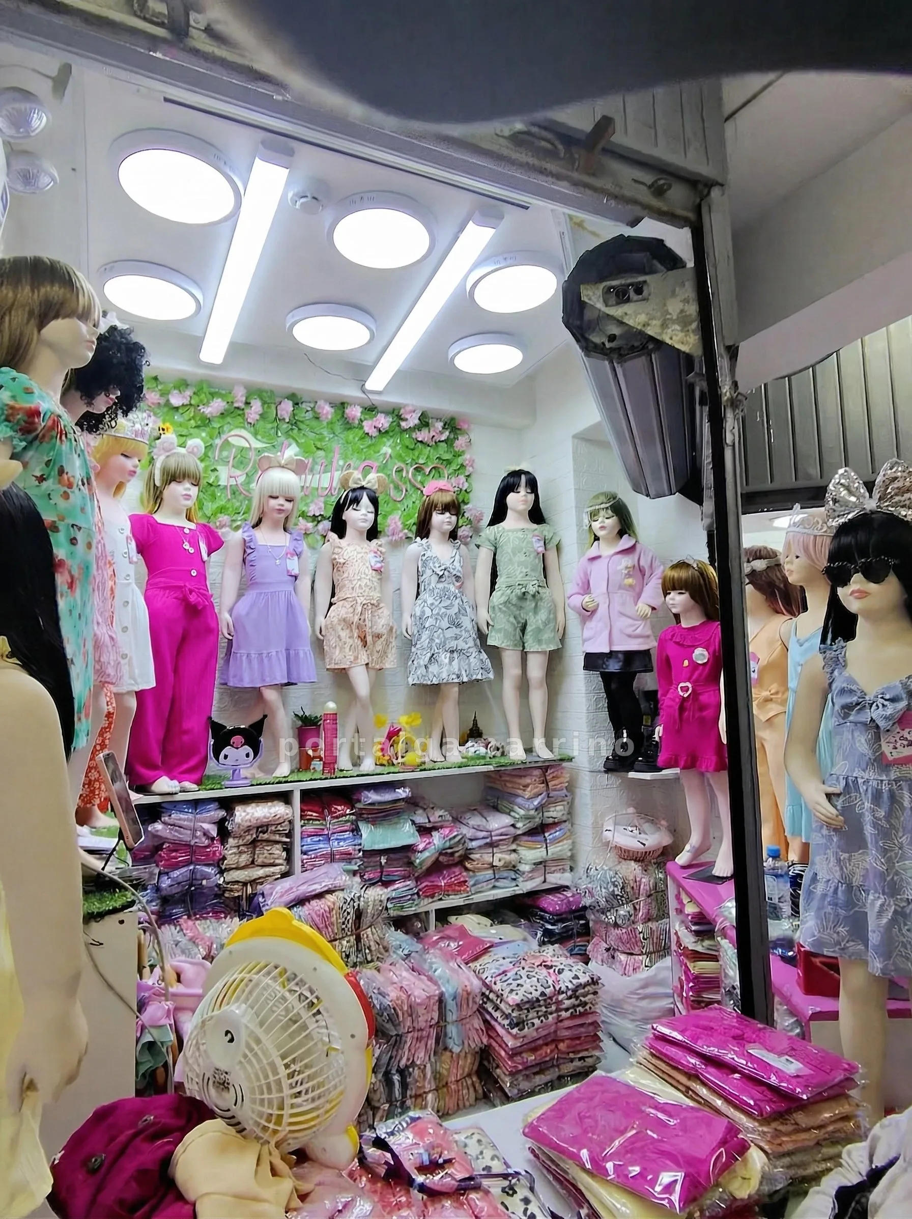 Tienda de Ropa Infantil para Niña — Galería San Gabriel