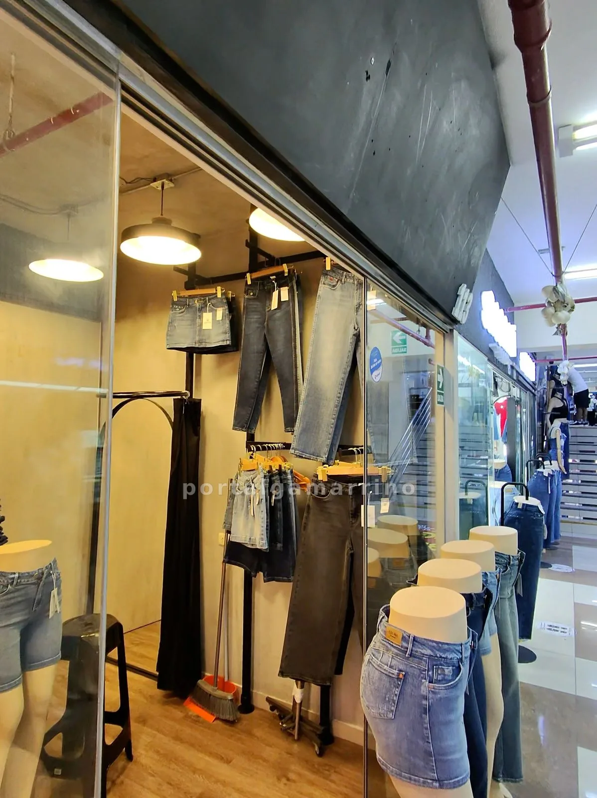 Tienda de Jeans y Faldas de Denim · Ropa y Moda · Ropa para mujer — foto 2
