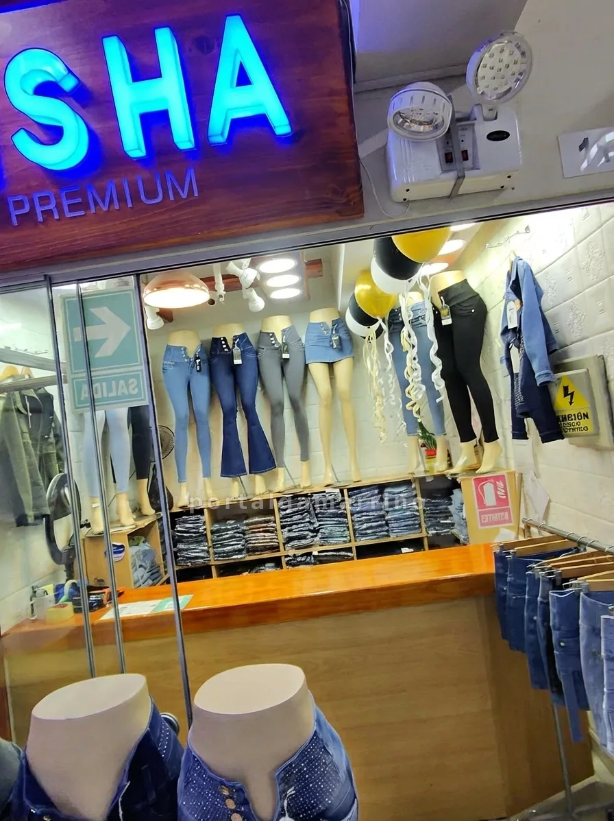 Tienda de Jeans y Faldas Denim Premium — Galería El Encanto