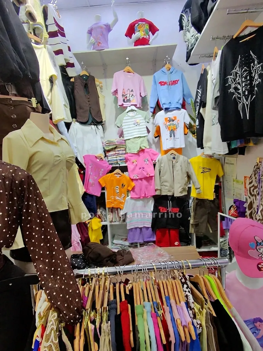 Tienda de ropa juvenil y prendas casuales para mujer y niños · Ropa y Moda · Ropa para Hombre y Mujer — foto 2