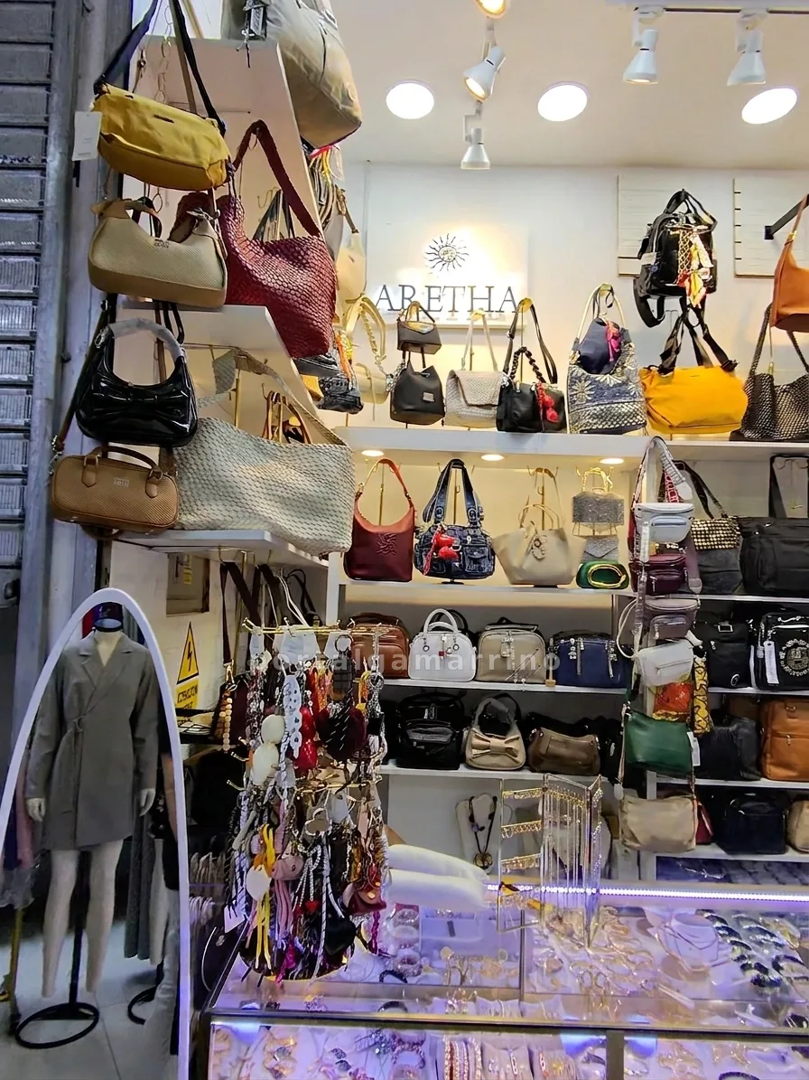 Tienda de carteras, bolsos y bisutería para mujer · Accesorios · Carteras — foto 2