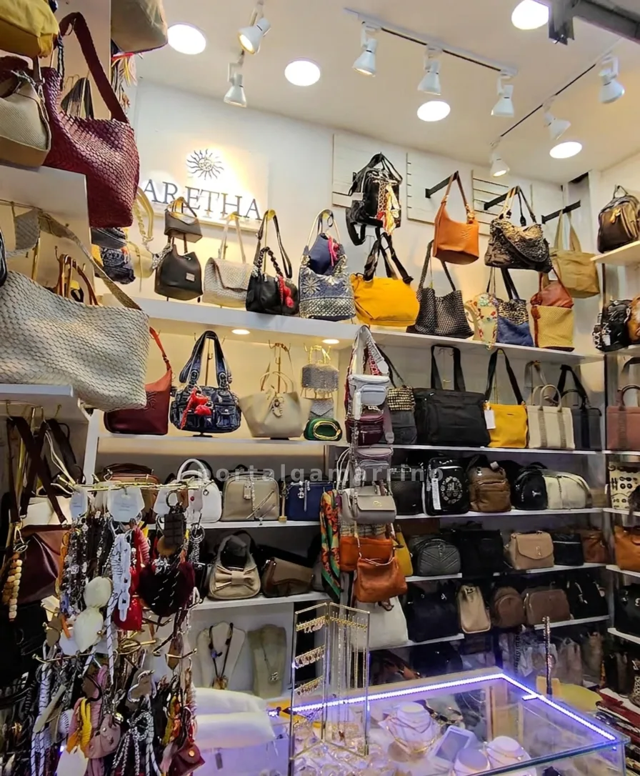 Tienda de carteras, bolsos y bisutería para mujer · Accesorios · Carteras — foto 3