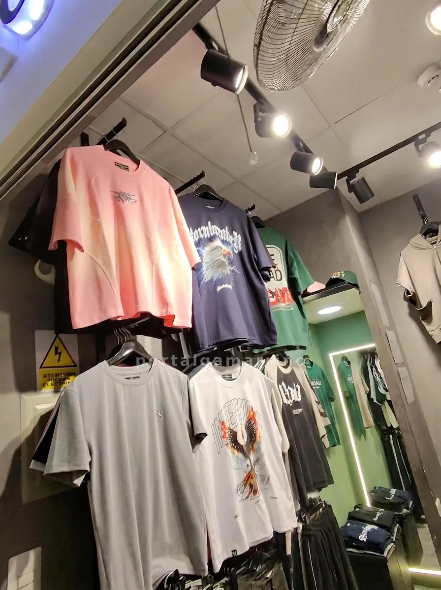 Tienda de polos oversize y ropa urbana · Ropa y Moda · Ropa para hombre — foto 2
