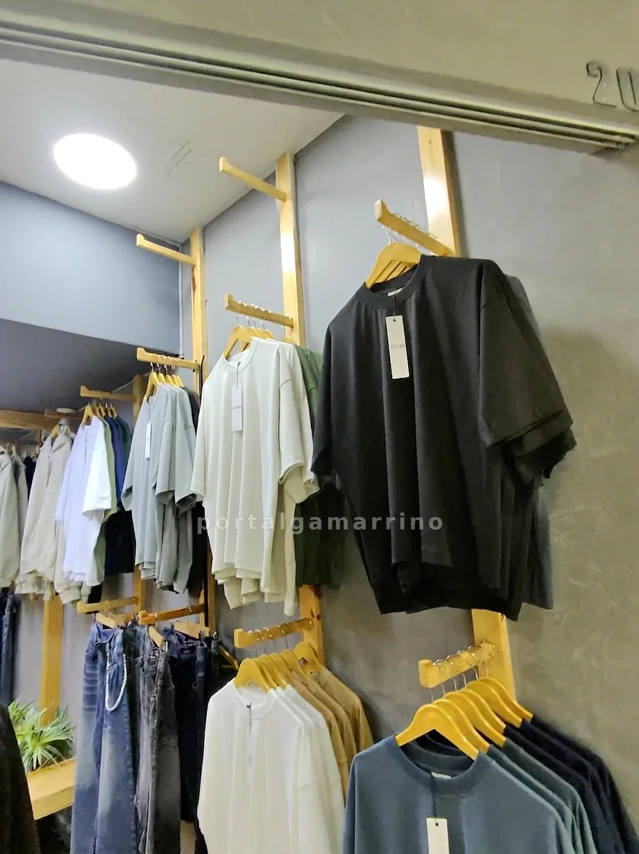 Tienda de polos básicos y jeans para hombre · Ropa y Moda · Ropa para hombre — foto 2