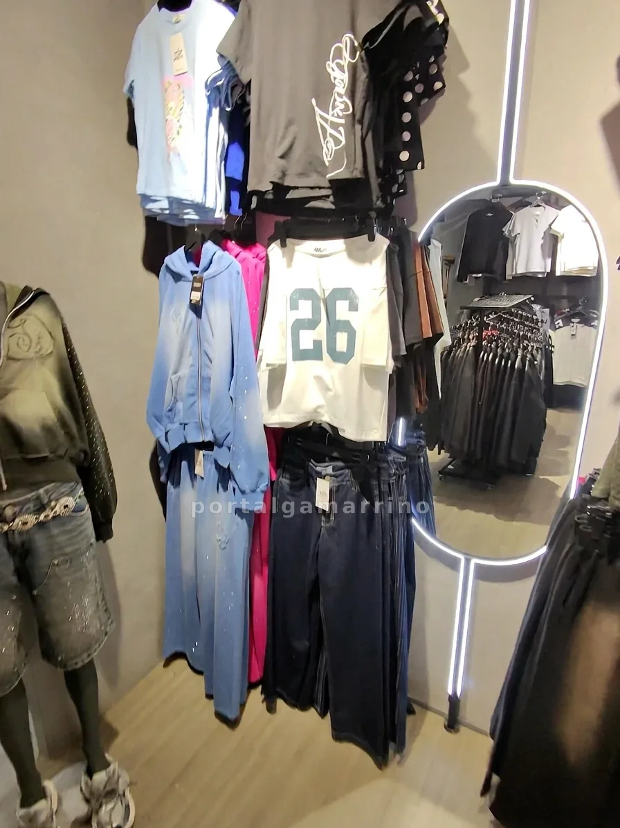 Tienda de ropa casual y urbana para mujer — Galería Kristales