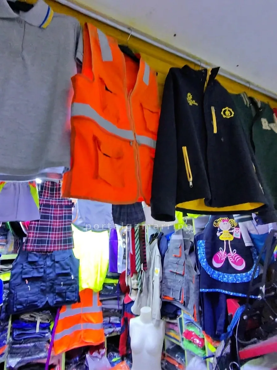 Tienda de uniformes y ropa industrial — Galería Santa Rosa