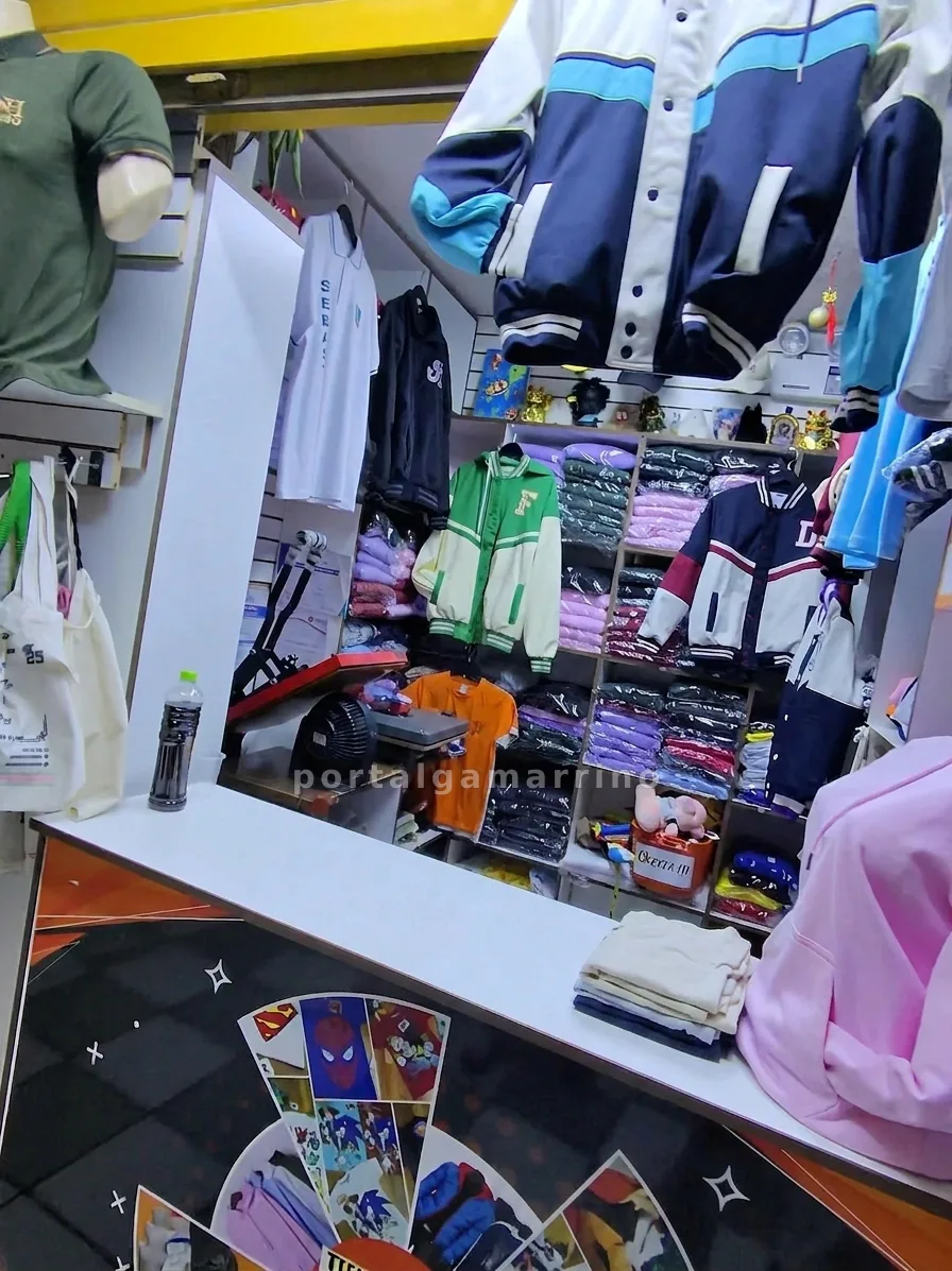 Tienda de casacas universitarias y polos bordados — Galería Santa Rosa