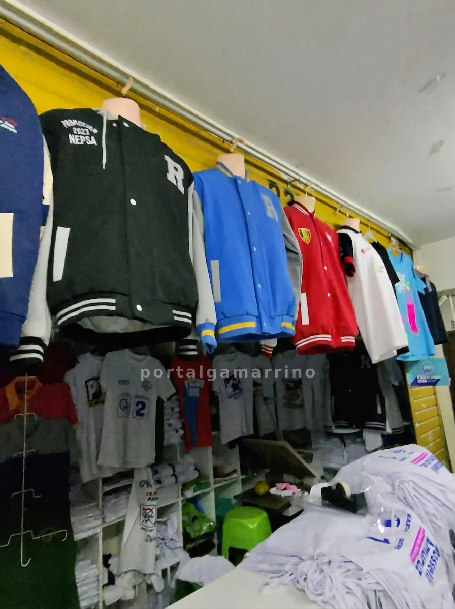 Tienda de casacas varsity y polos estampados · Ropa y Moda · Polos y Camiseros — foto 2