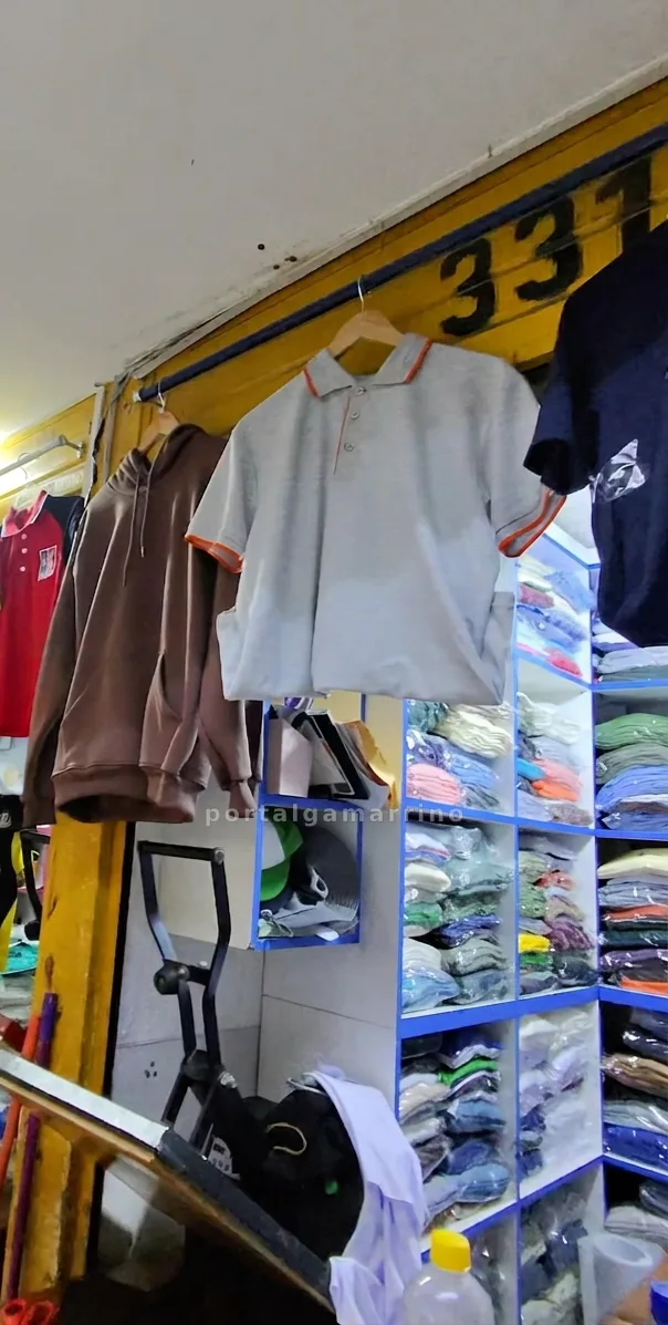 Tienda de polos básicos y camisetas — Galería Santa Rosa