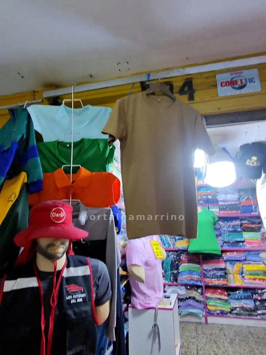 Tienda de polos básicos, polos camisero y gorras publicitarias — Galería Santa Rosa