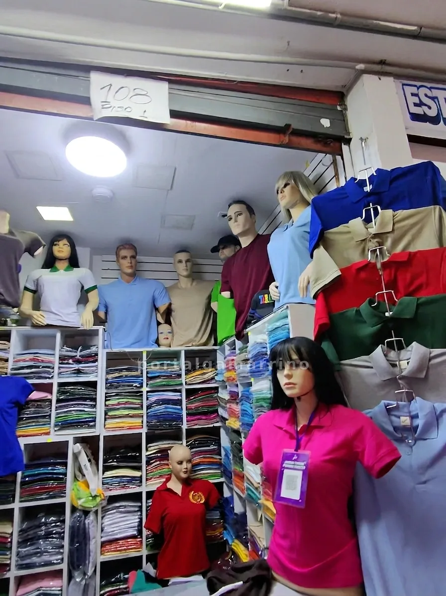 Tienda de polos y uniformes corporativos · Uniformes y ropa corporativa · Ropa Escolar — foto 2