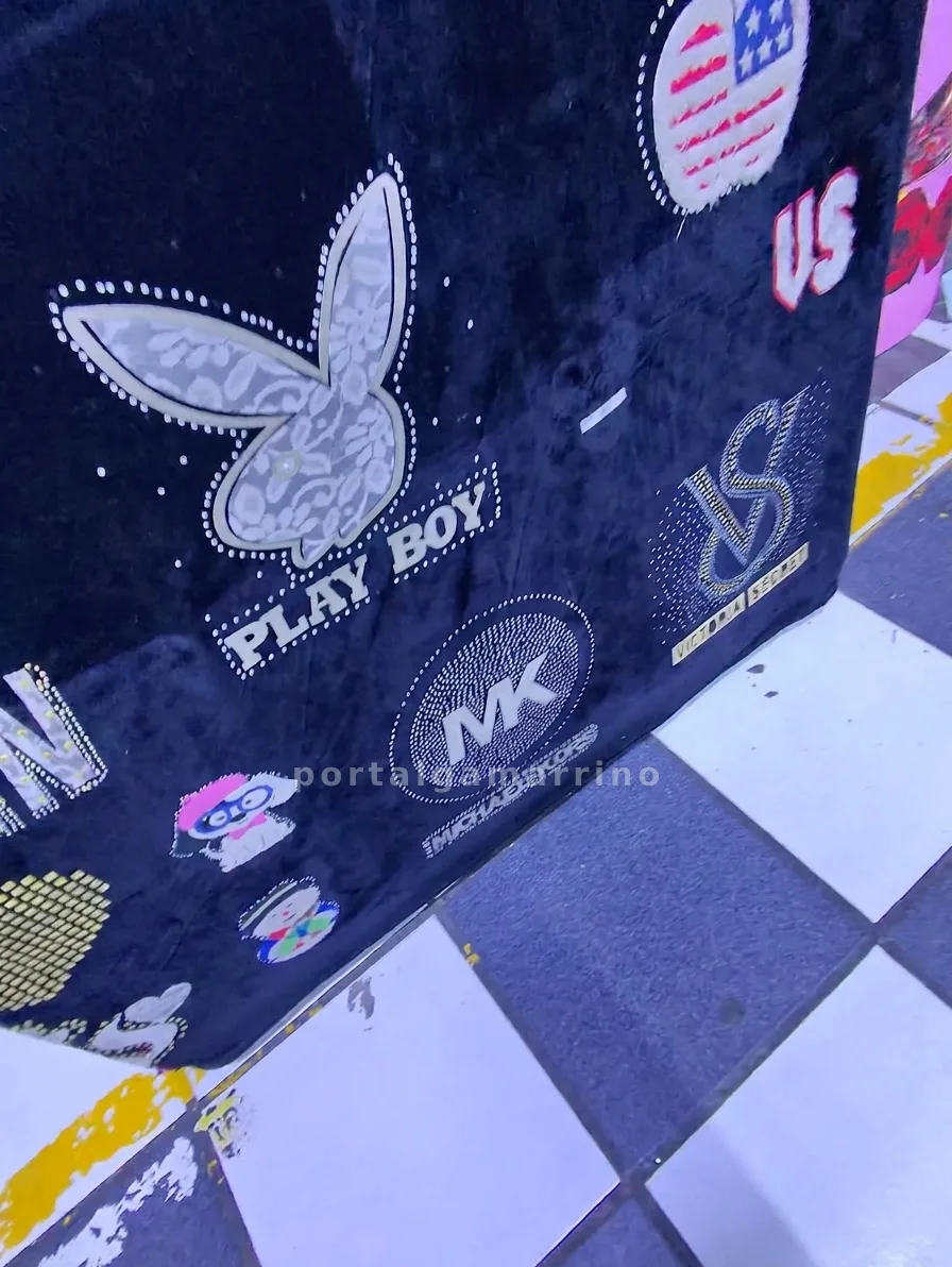 Tienda de aplicaciones en pedrería para prendas — Galería YUYI