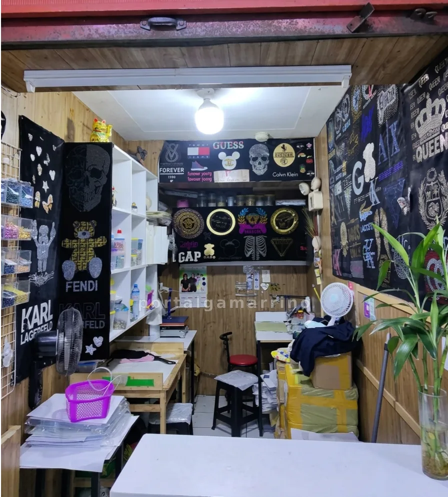 Tienda de aplicaciones en pedrería para prendas · Insumos para confección · Decoración y Aplicaciones — foto 2