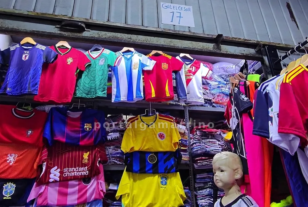 Tienda de camisetas de fútbol para hombre y niño — Galería El Cesar