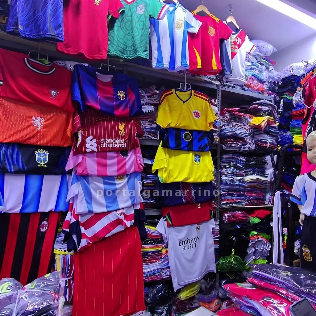 Tienda de camisetas de fútbol para hombre y niño · Ropa Deportiva · Ropa Deportiva — foto 2