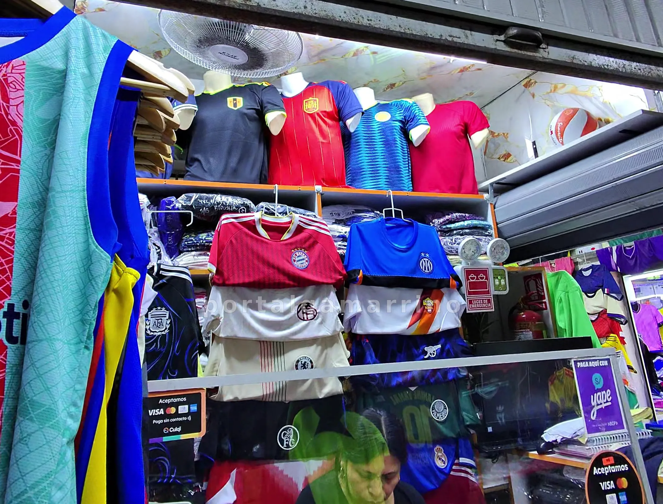 Tienda de camisetas de fútbol y conjuntos deportivos — Galería El Cesar