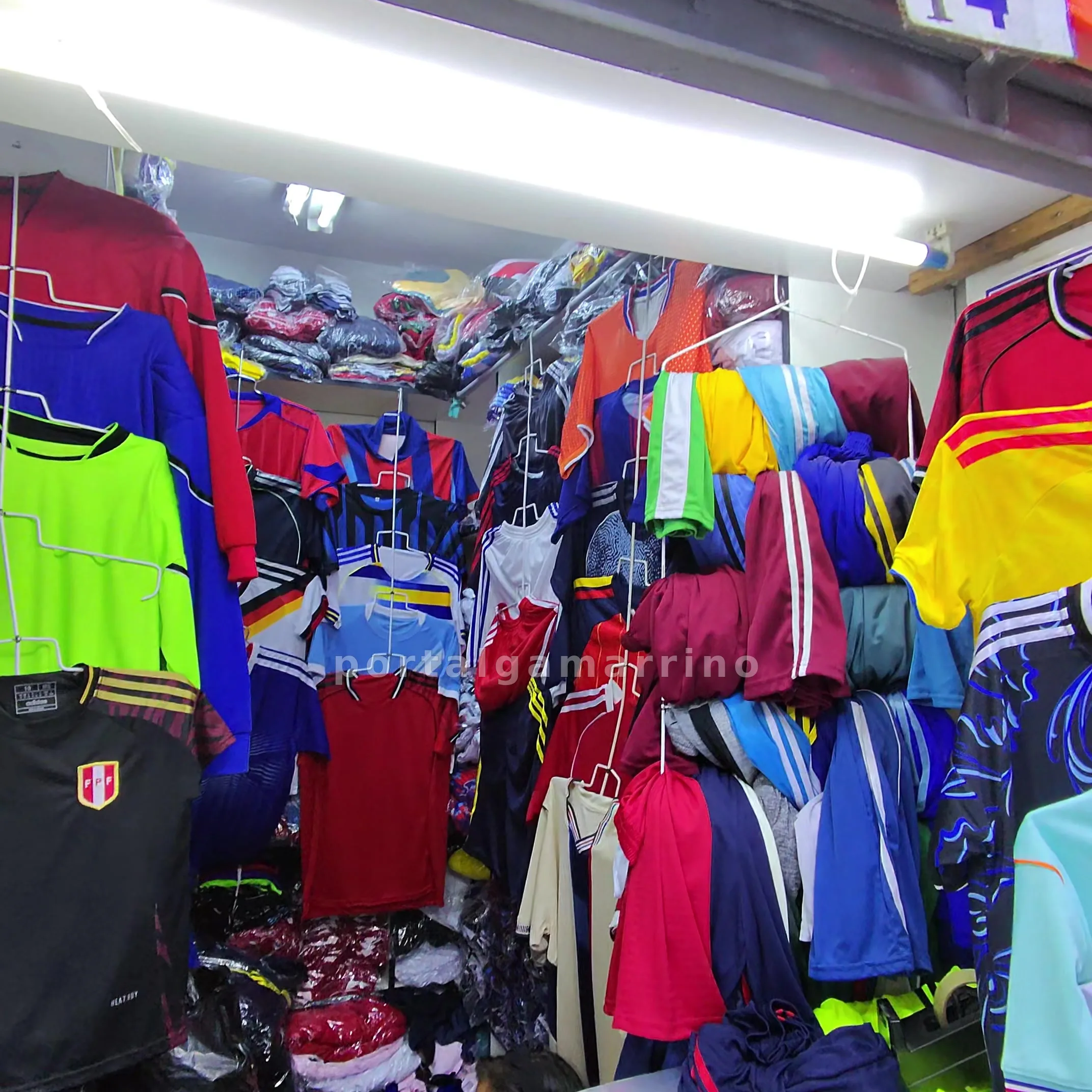Tienda de polos deportivos y buzos para colegios · Ropa Deportiva · Ropa Deportiva — foto 2