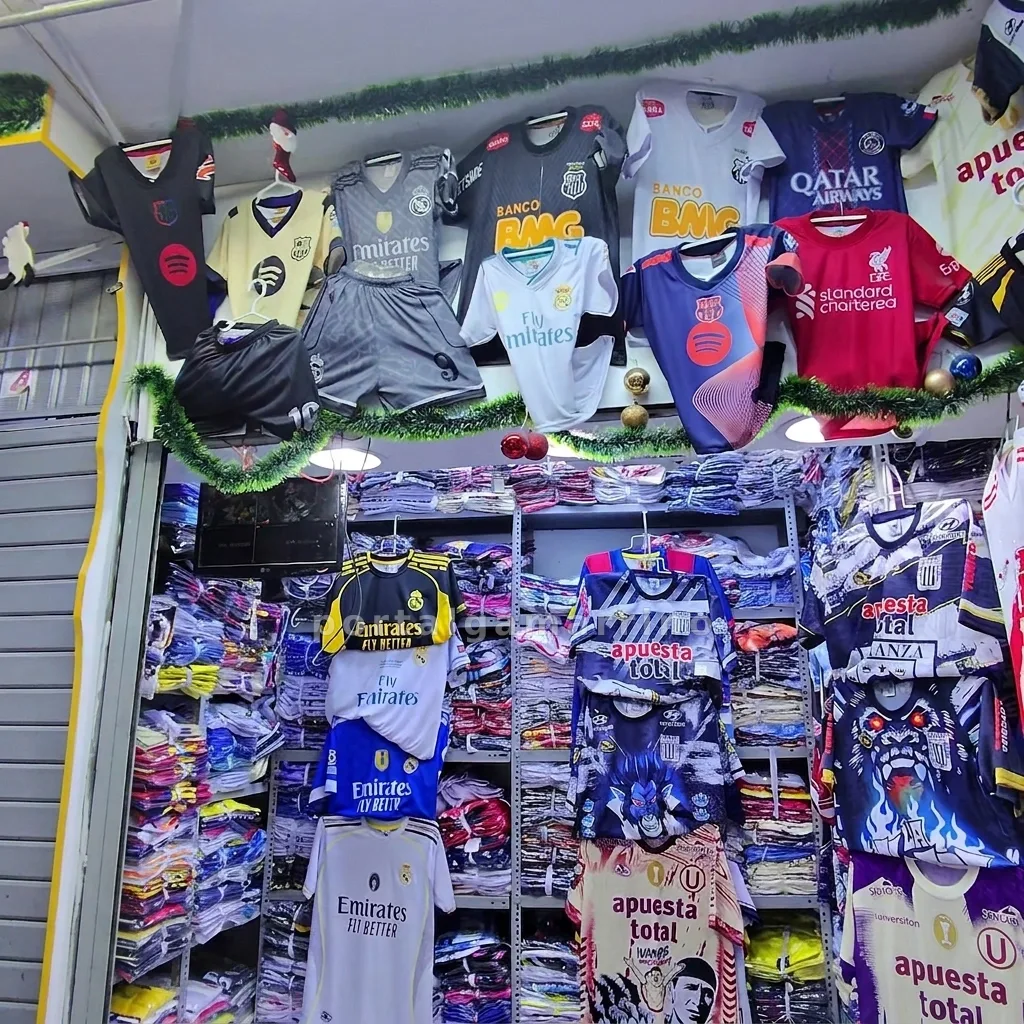Tienda de camisetas y shorts de fútbol — Galería El Cesar