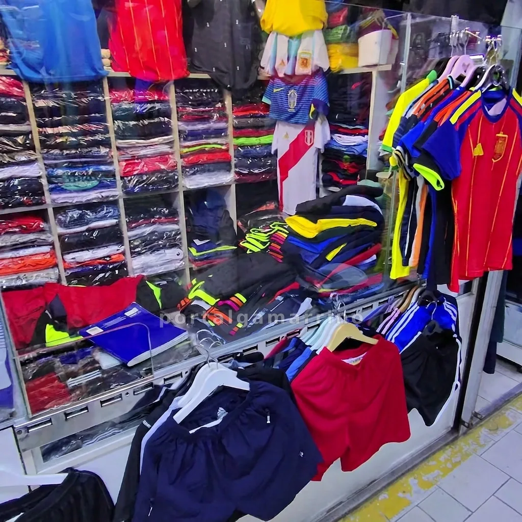 Tienda de camisetas y ropa deportiva de fútbol · Ropa Deportiva · Ropa Deportiva — foto 2