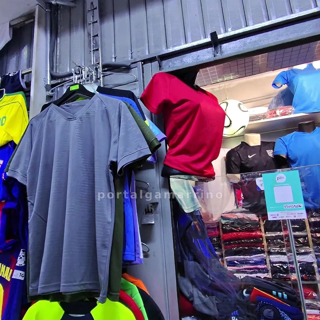 Tienda de camisetas y ropa deportiva de fútbol · Ropa Deportiva · Ropa Deportiva — foto 3