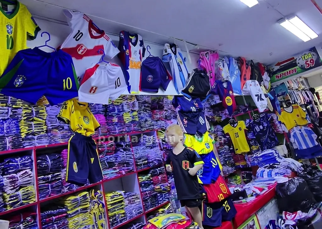 Tienda de camisetas y conjuntos de fĂștbol · Ropa Deportiva · Ropa Deportiva â foto 1