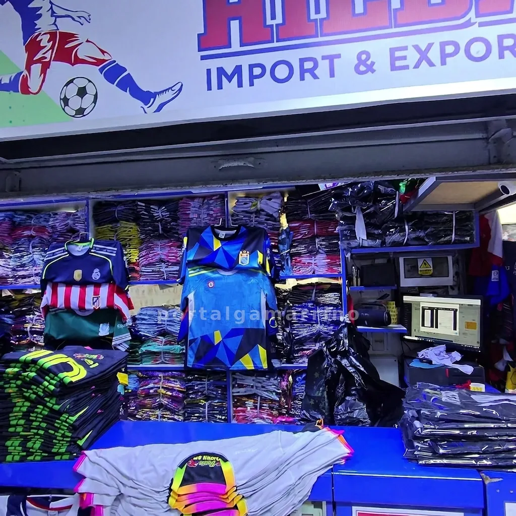 Tienda de uniformes y camisetas de fĂștbol · Ropa Deportiva · Ropa Deportiva â foto 1
