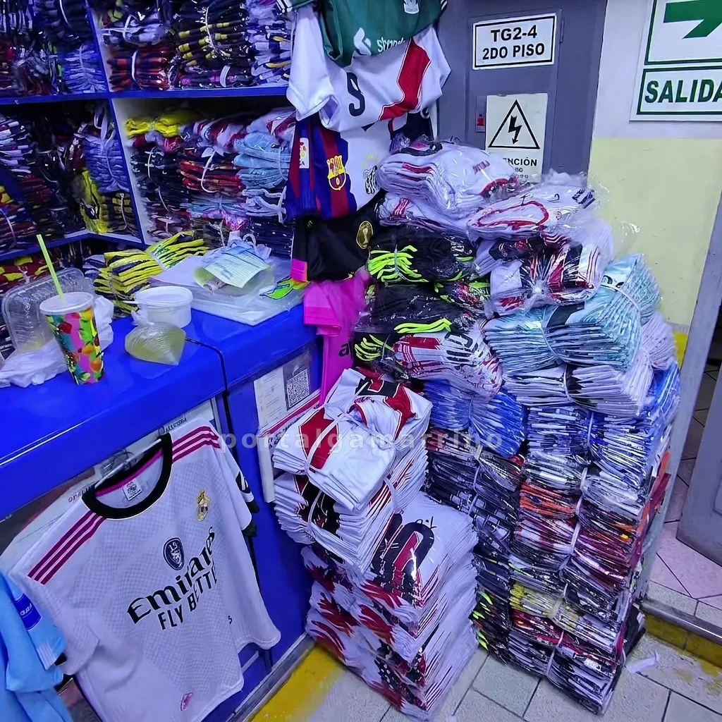 Tienda de camisetas y uniformes de fútbol · Ropa Deportiva · Ropa Deportiva — foto 3