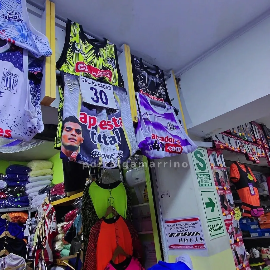 Tienda de camisetas y uniformes de fĂștbol · Ropa Deportiva · Ropa Deportiva â foto 2