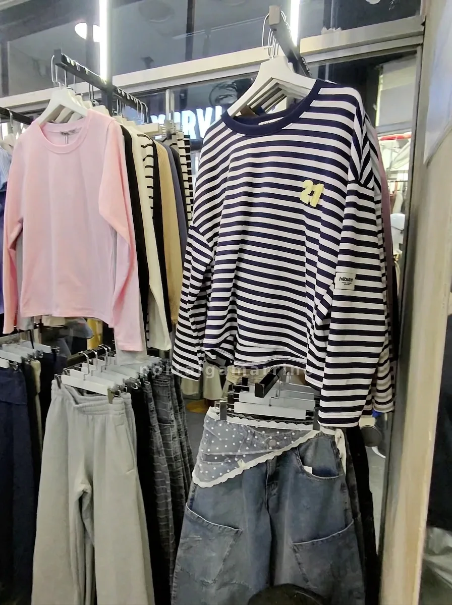 Tienda de ropa casual y urbana para mujer — Galería Damero