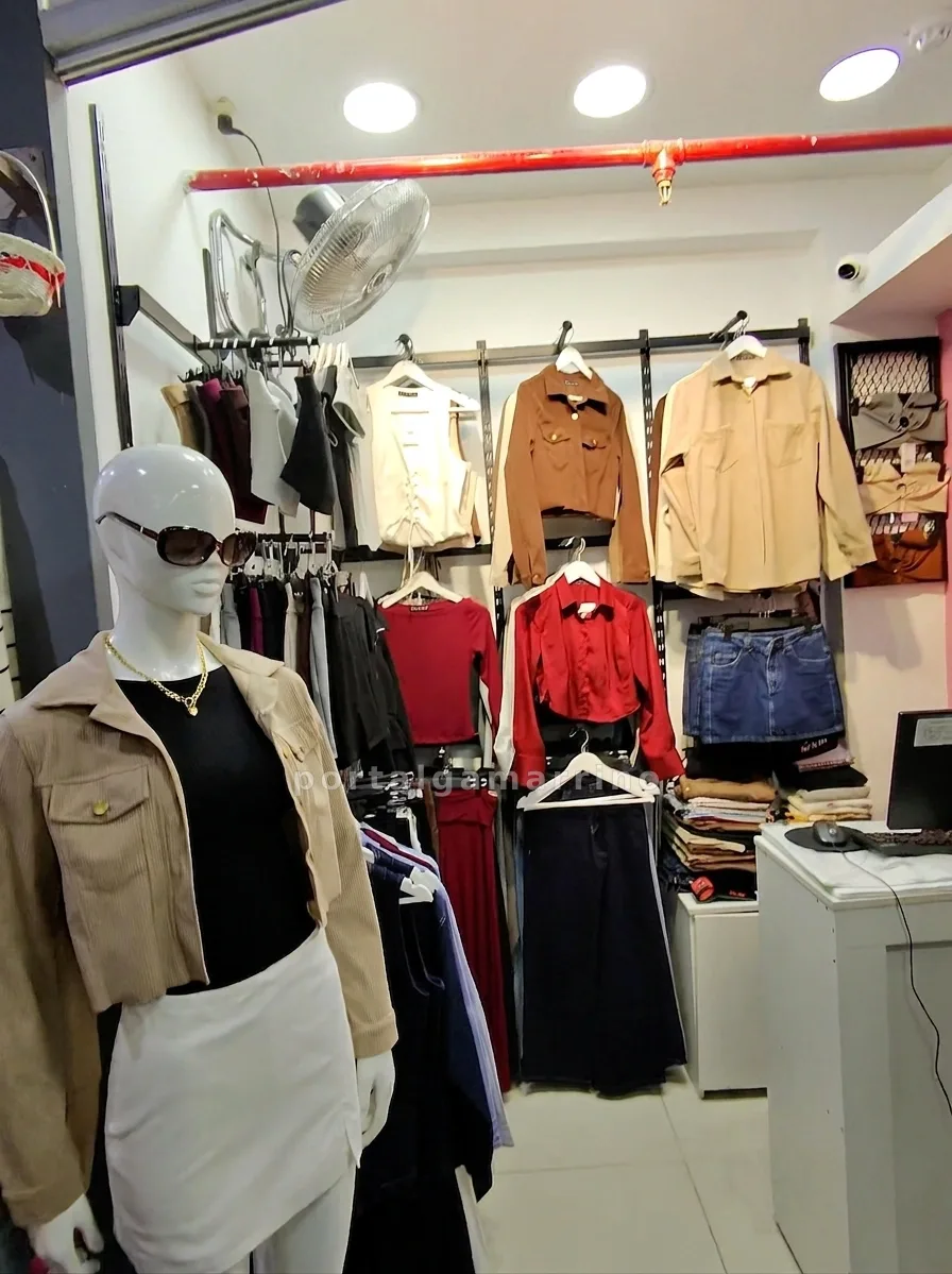Tienda de ropa casual y elegante para mujer — Galería Damero