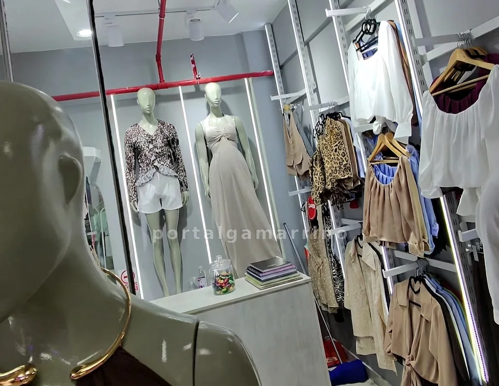 Tienda de blusas, tops y vestidos para mujer — Galería YA