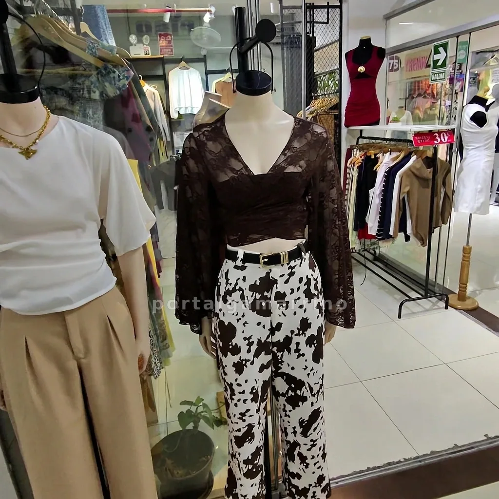 Tienda de ropa elegante y casual para mujer — Galería YA