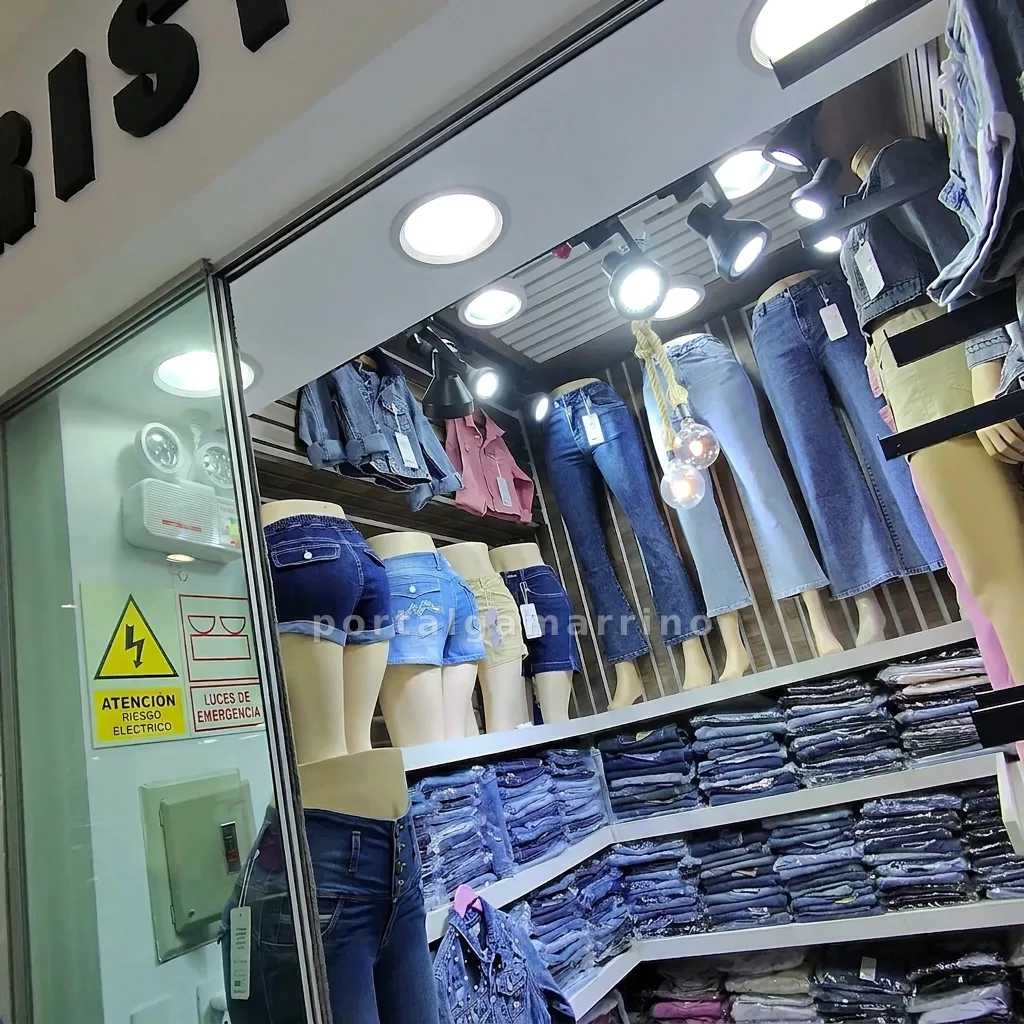 Tienda de jeans y casacas denim para mujer — Galería de Los Jeans