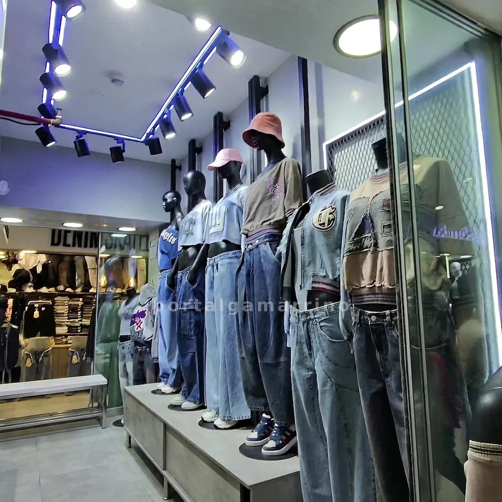 Tienda de jeans y tops para mujer — Galería de Los Jeans