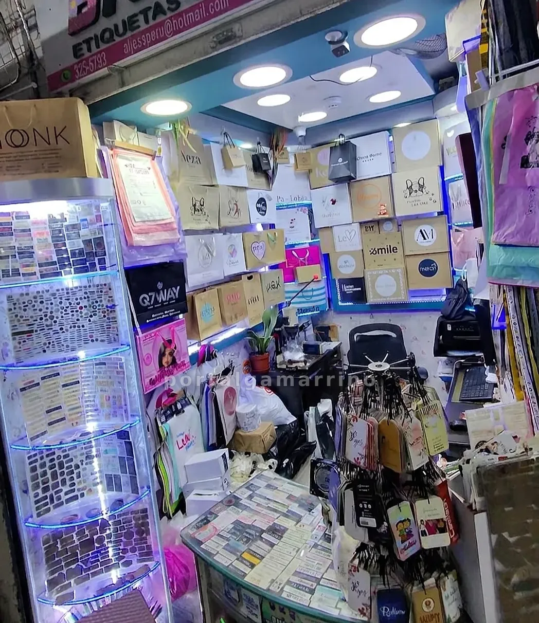 Tienda de etiquetas colgantes y hang tags personalizadas — Jr Sebastián Barranca 1527, Galerías Victoria