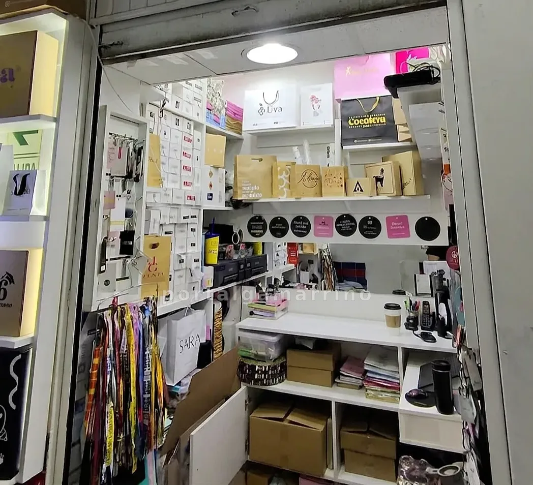 Tienda de bolsas y cajas personalizadas para marcas — Jr Sebastián Barranca 1527, Galerías Victoria