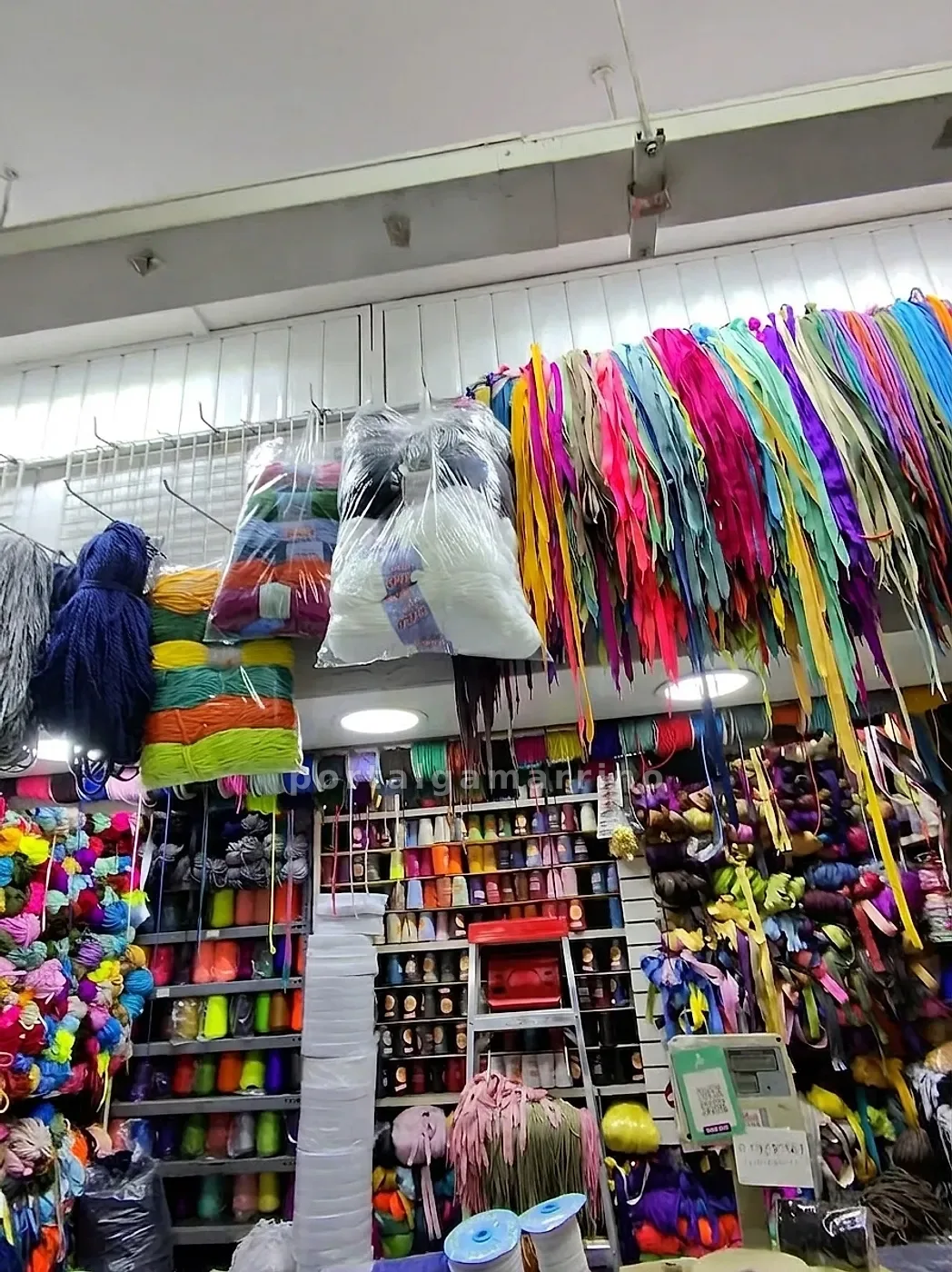 Tienda de hilos, lanas y cintas para confección · Insumos para confección · Hilos/Cintas — foto 2