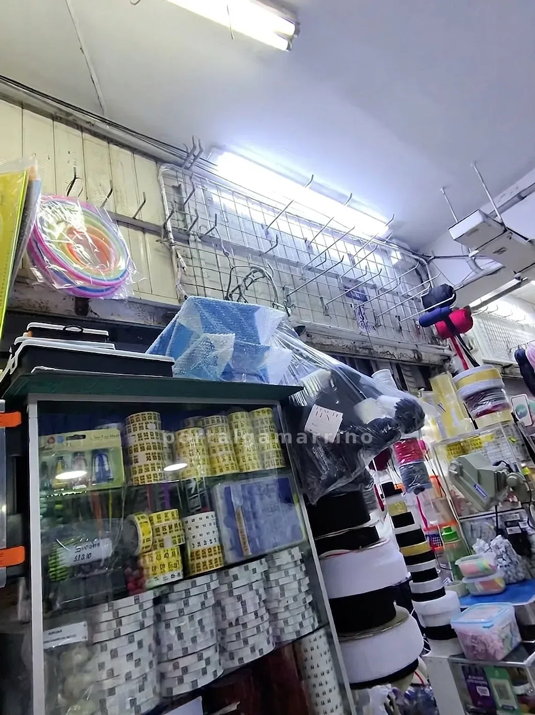 Tienda de avíos e insumos para confección — Jr Sebastián Barranca 1527, Galerías Victoria