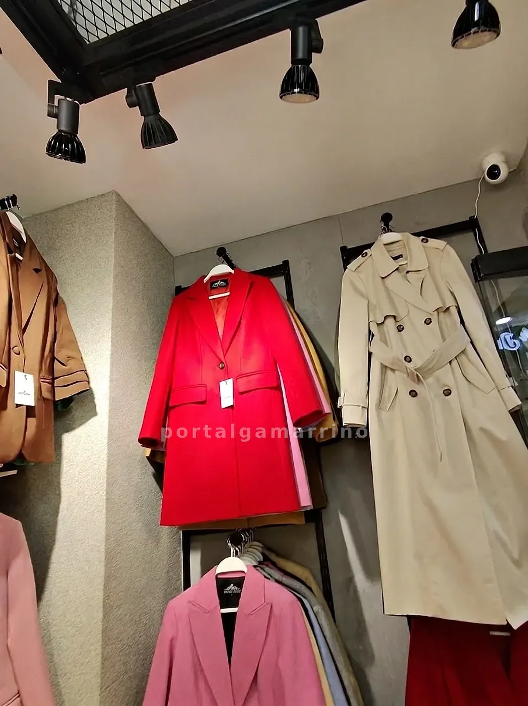 Tienda de blazers y abrigos para mujer — Galería La Koketa