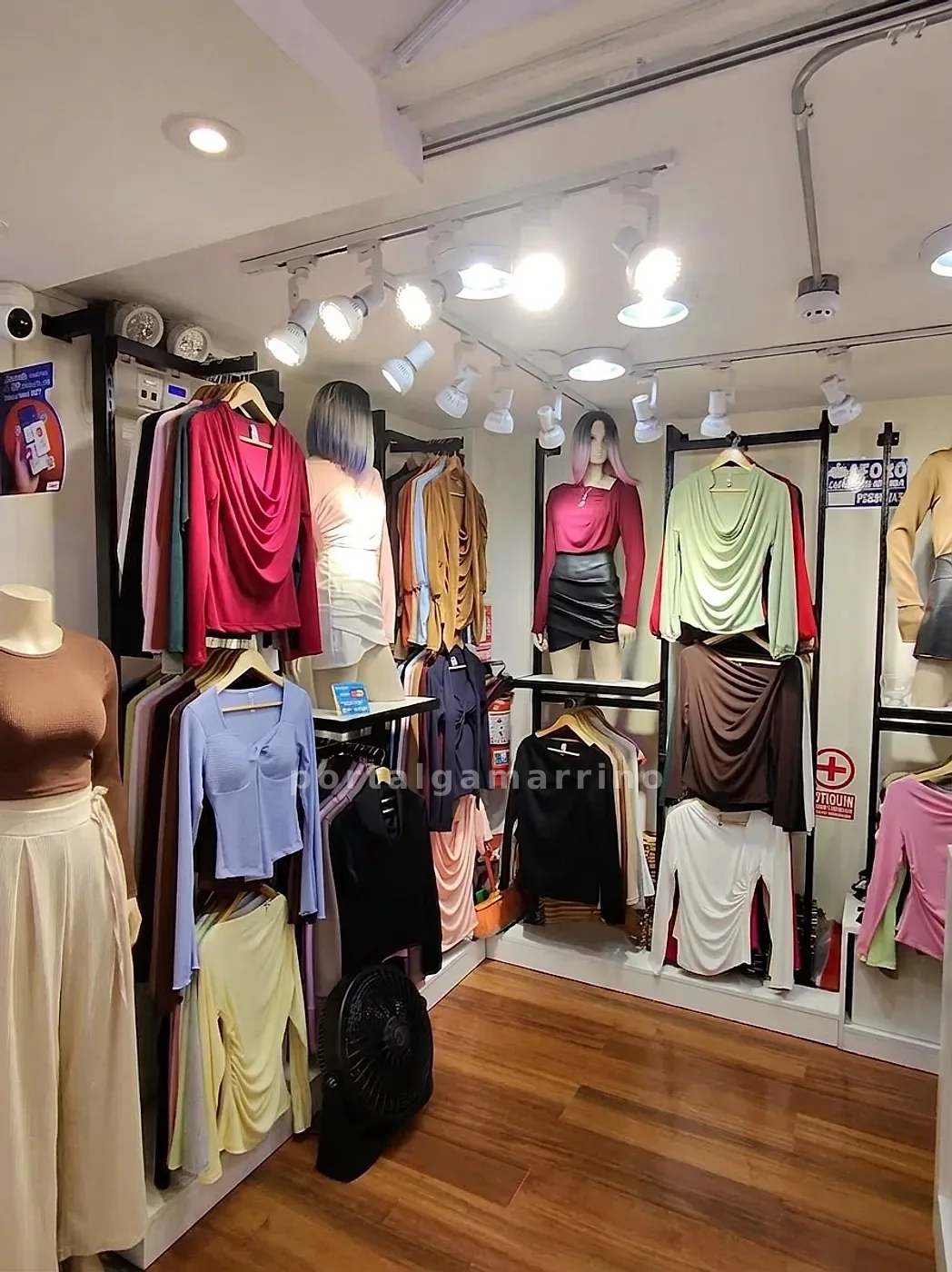 Tienda de blusas drapeadas y faldas para mujer · Ropa de Mujer · Ropa para mujer — foto 3
