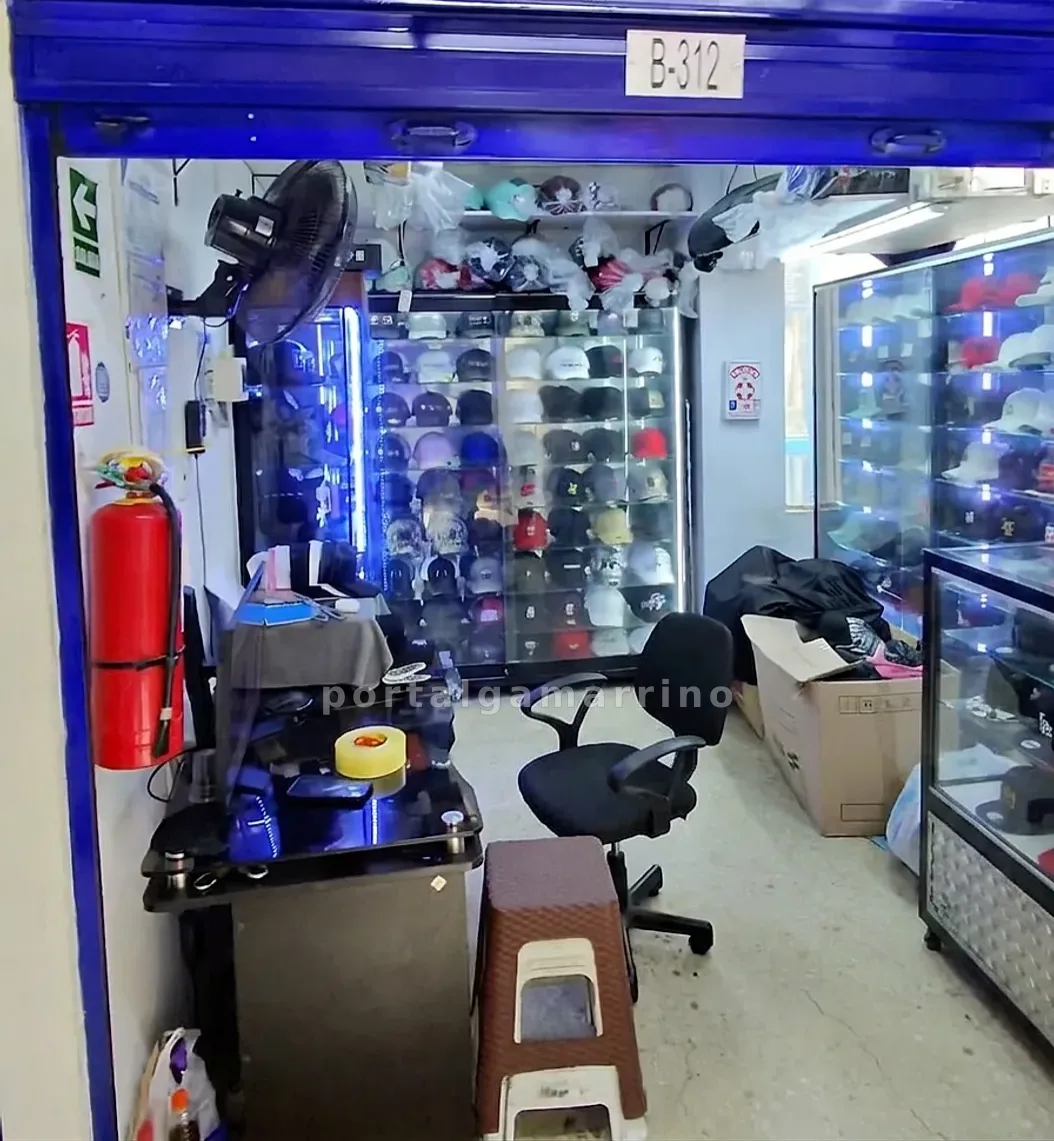 Tienda de gorras urbanas y publicitarias — Galería La Reyna