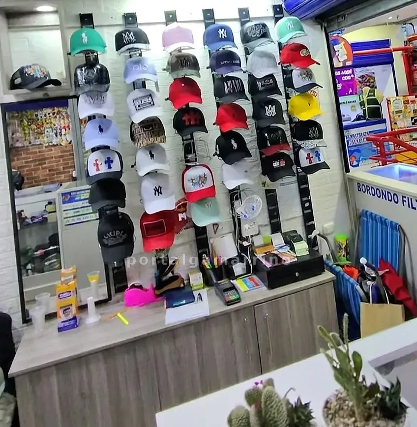 Tienda de gorras urbanas y deportivas · Accesorios · Gorras — foto 2