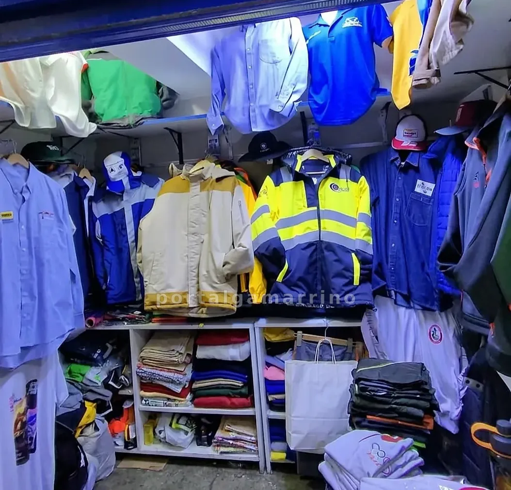 Tienda de uniformes y ropa corporativa — Galería La Reyna