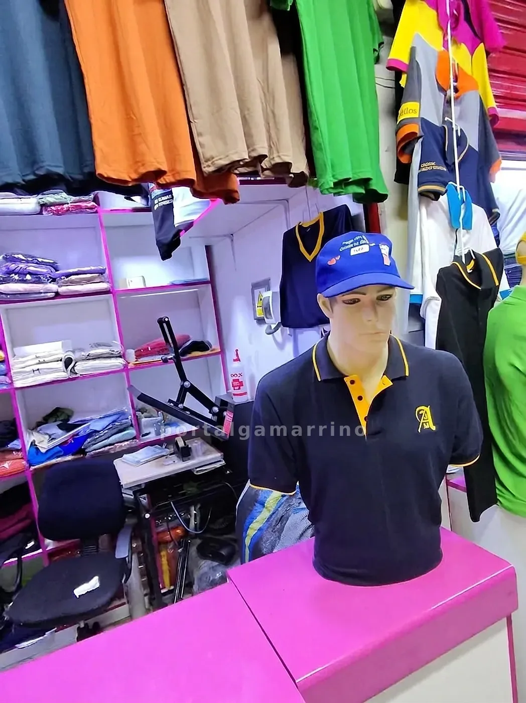 Tienda de polos básicos y uniformes personalizados — Galería La Reyna