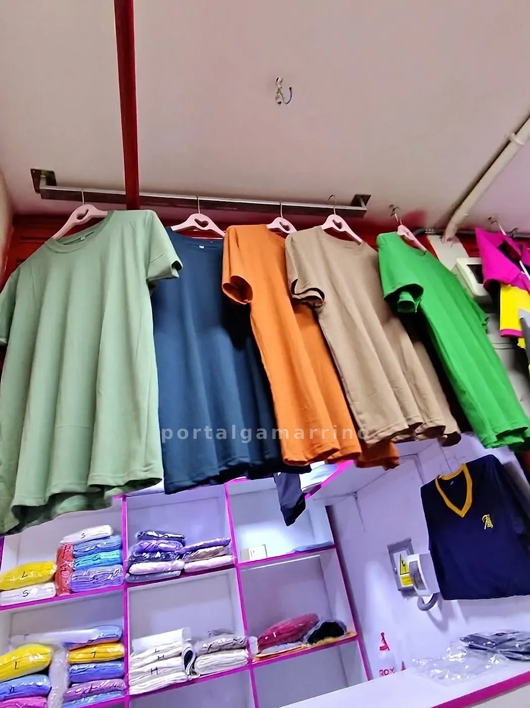 Tienda de polos básicos y uniformes personalizados · Uniformes y ropa corporativa · Polos y Camiseros — foto 2