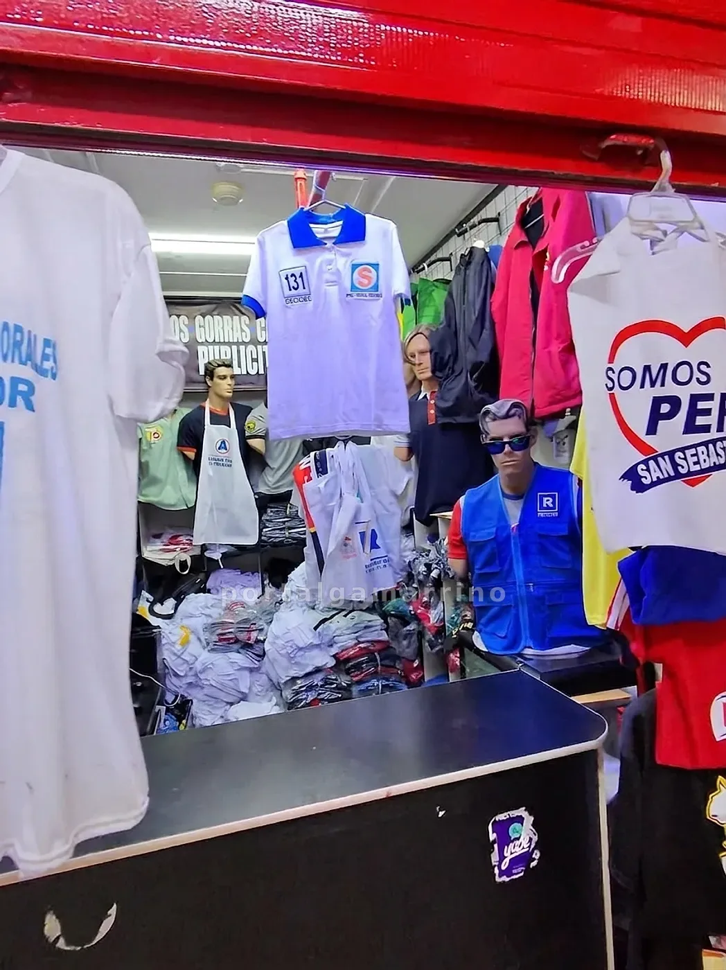 Tienda de polos publicitarios y ropa corporativa — Galería La Reyna