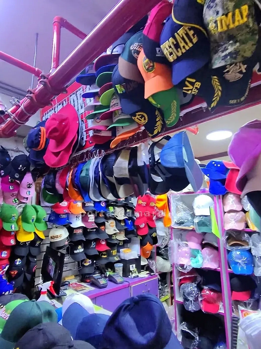 Tienda de gorras y sombreros — Galería La Reyna