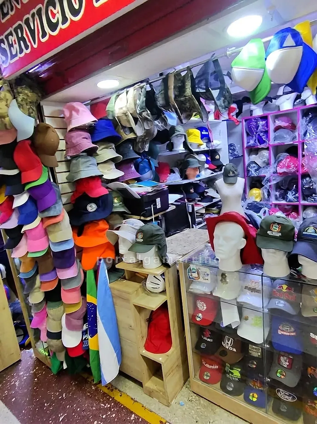 Tienda de gorras y sombreros — Galería La Reyna