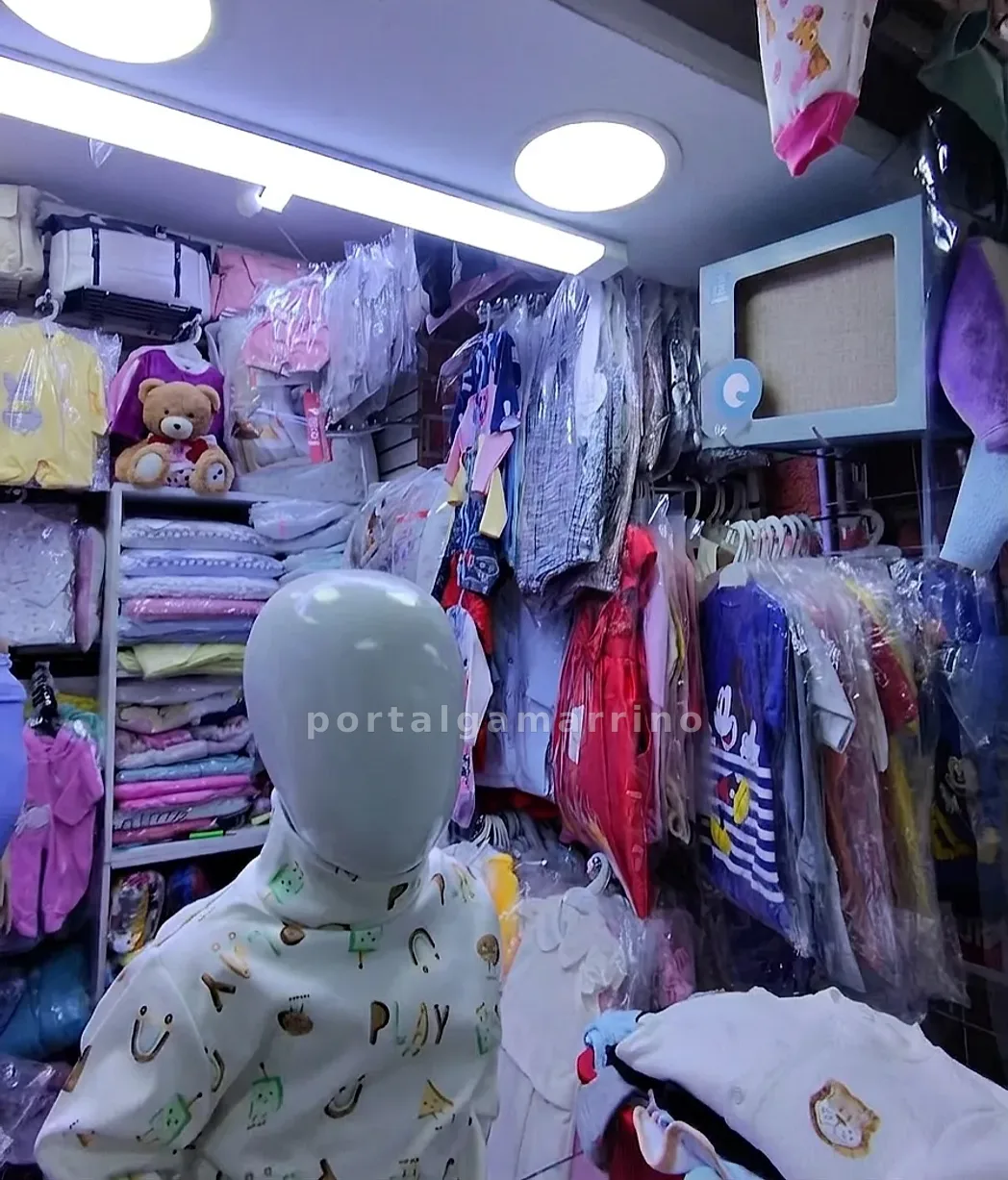 Tienda de ropa y accesorios para bebé — Galería La Puerta de Gamarra